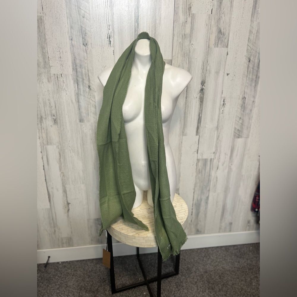 Steve Madden Olive Green Oversized Fringe Scarf – Soft Acrylic Winter Wrap NWT